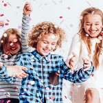 kids-with-confetti-at-party