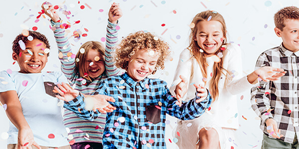 kids-with-confetti-at-party